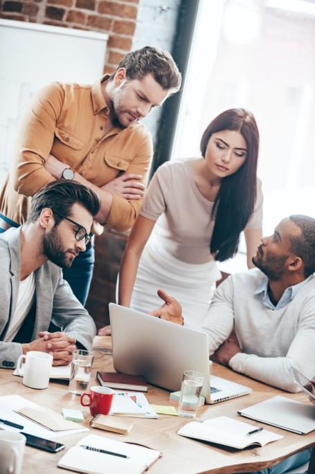 customer reviews at R talent hub